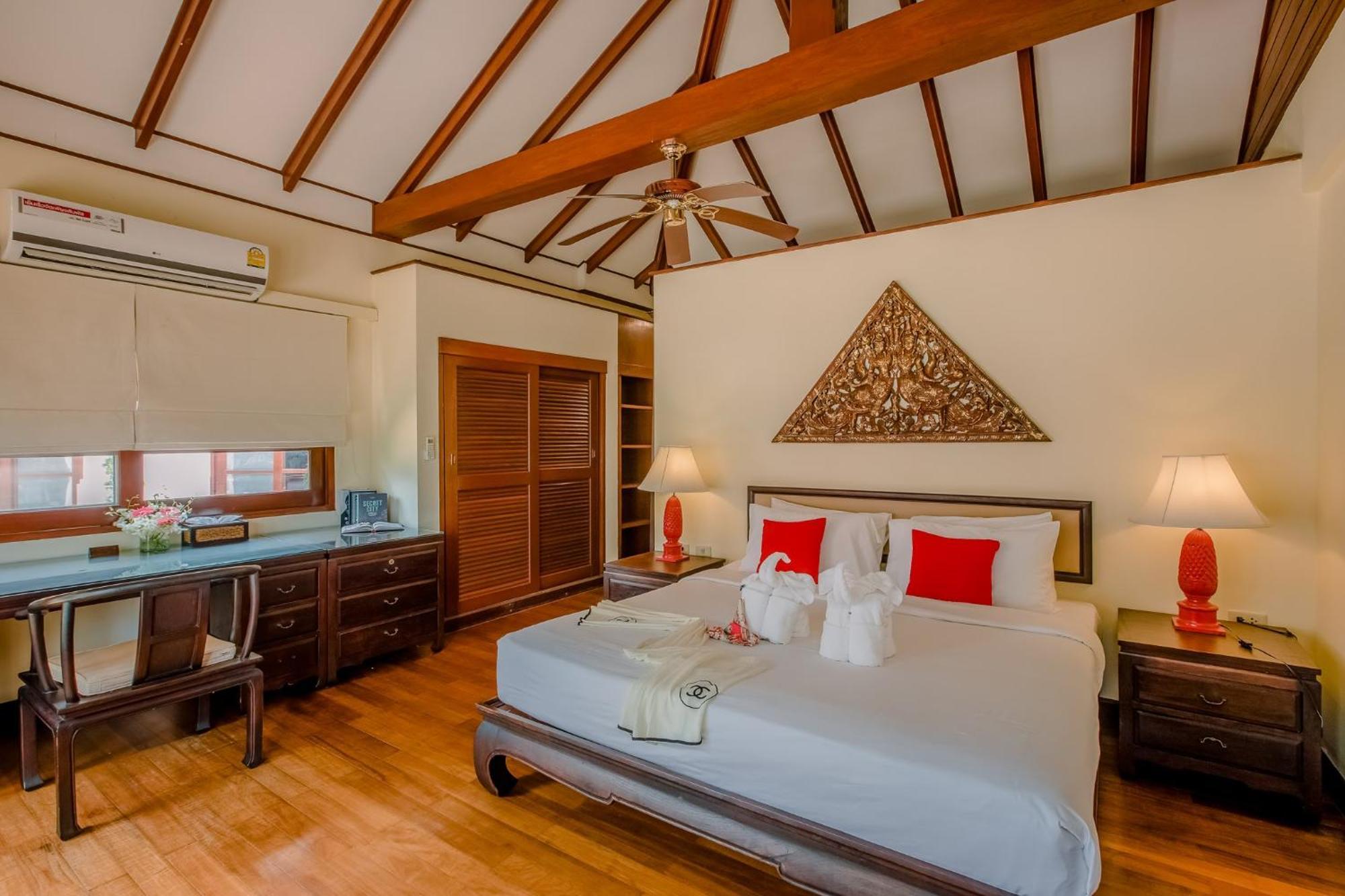 The Privilege Hotel Ezra Beach Club Bang Rak Beach  Exterior foto