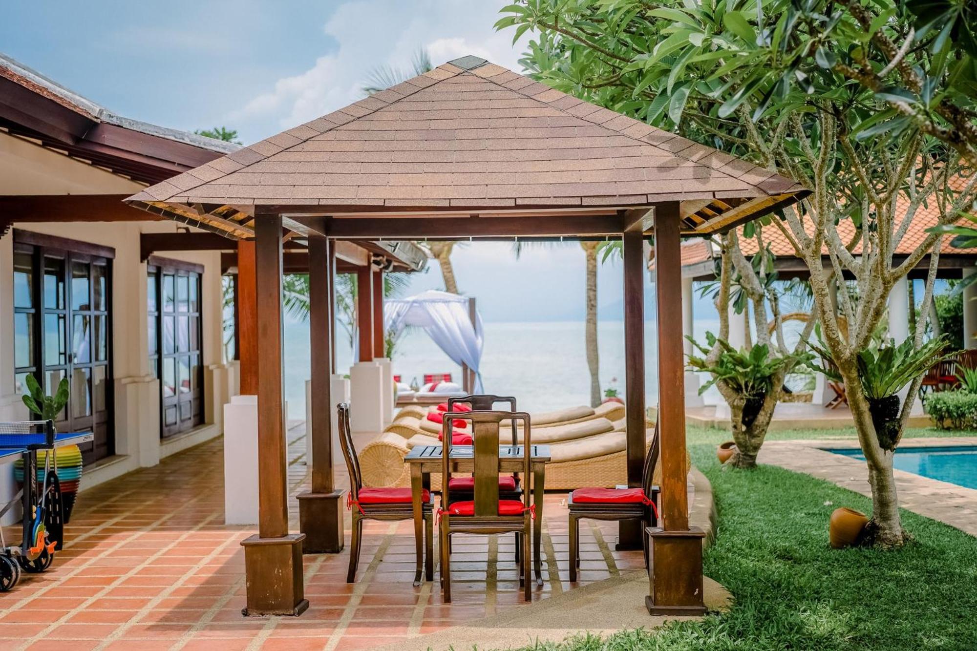 The Privilege Hotel Ezra Beach Club Bang Rak Beach  Exterior foto