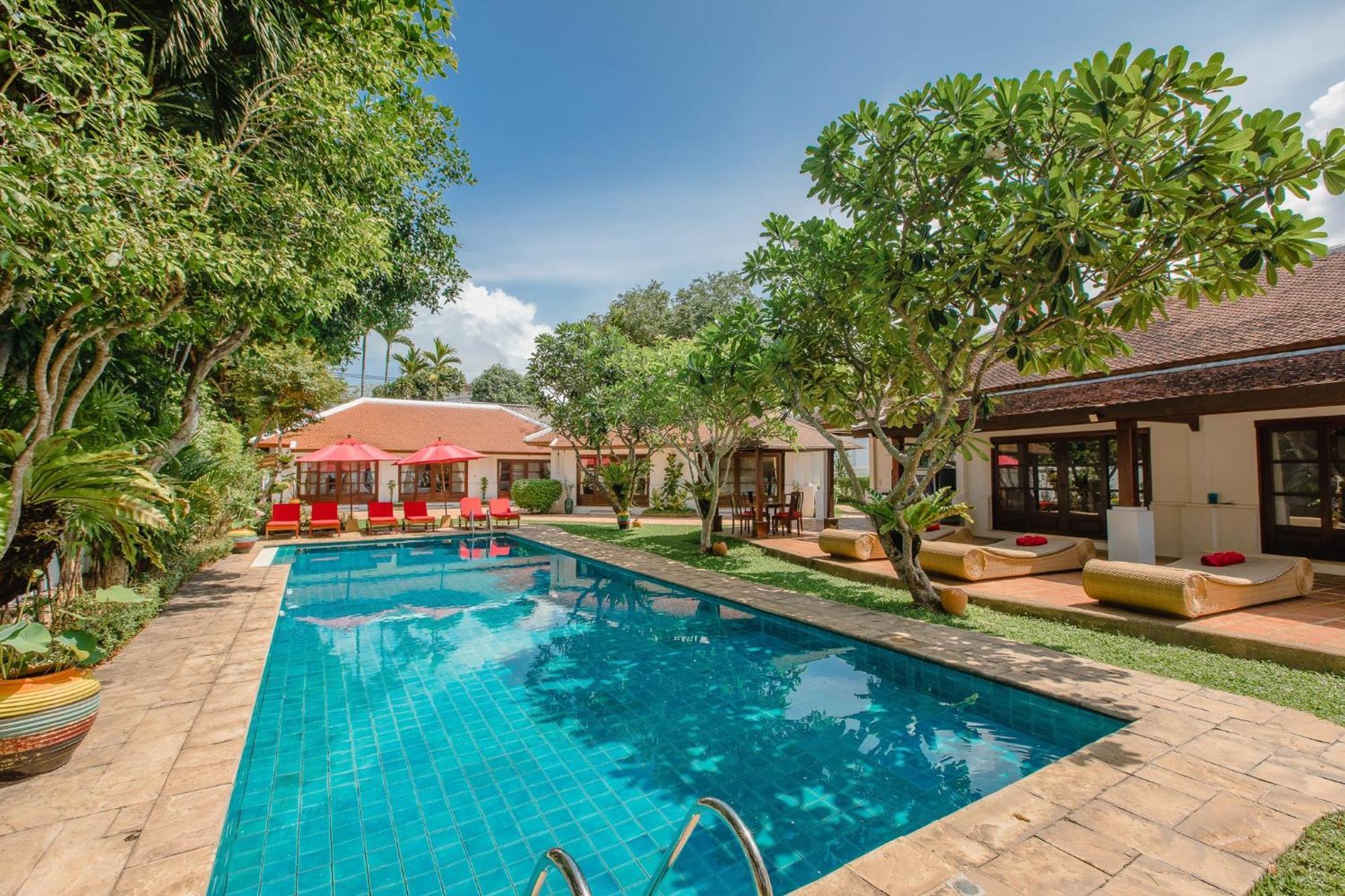 The Privilege Hotel Ezra Beach Club Bang Rak Beach  Exterior foto